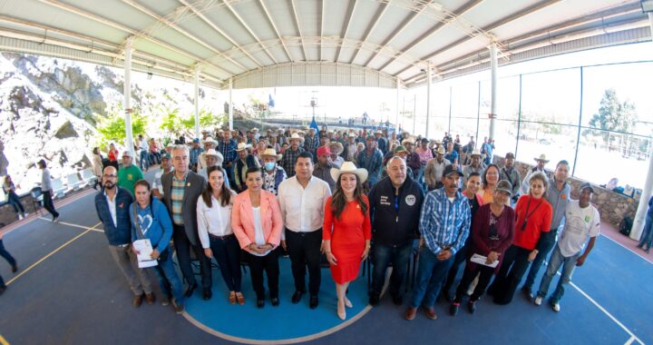 Entregan apoyos a productores capitalinos por la pérdida de producto debido a la sequía