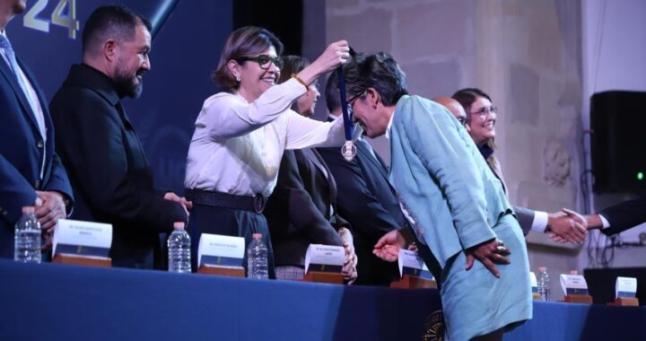Celebra UG el esfuerzo y talento académico de estudiantes sobresalientes de “La Colmena” 