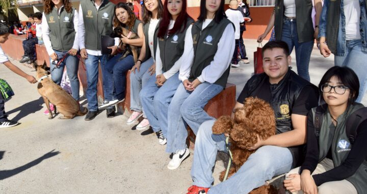UG inicia proyecto de terapia asistida con perros para fomentar la lectura en niñas y niños de primaria