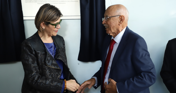 Honra UG legado del Dr. Arturo Lara; Biblioteca de la DICIS ahora lleva su nombre