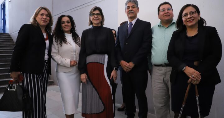 Rinden protesta titulares del Campus León UG, van por excelencia académica