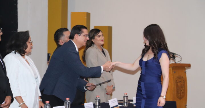 Culminan estudios de posgrados estudiantes UG de DCEA