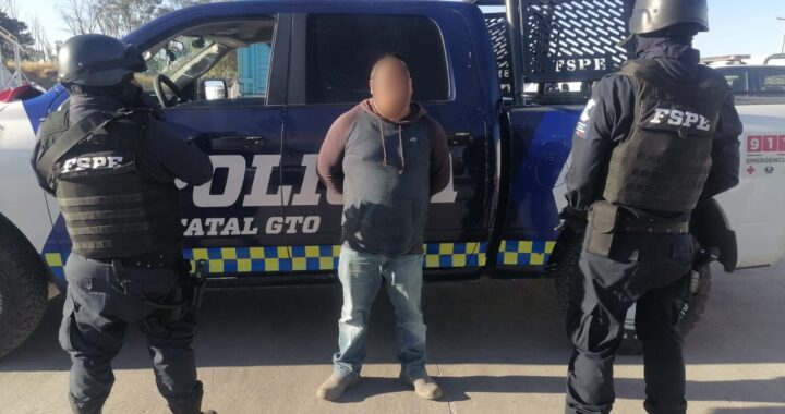 Detienen a dos personas con mercancía, un arma y posible droga en Xichú y Abasolo