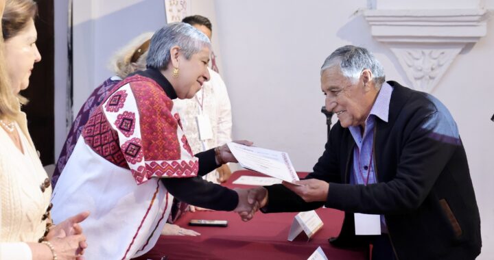 Artesano de Apaseo el Alto gana el Galardón Nacional Nacimientos Navideños Mexicanos 2024