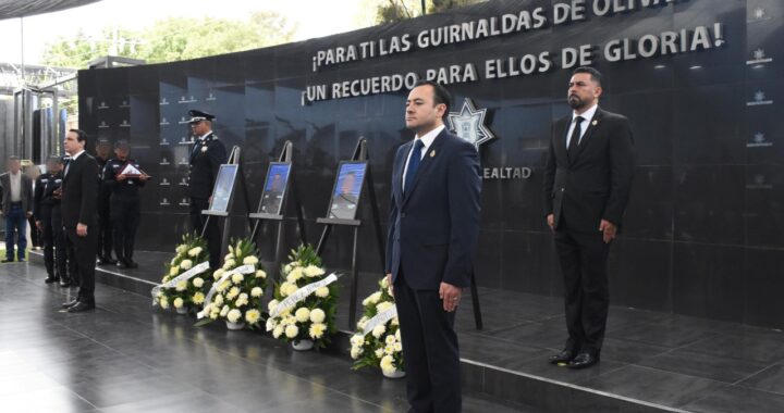 Rinden homenaje póstumo a policías caídos en Uriangato
