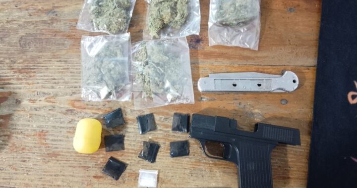 Detienen a dos hombres con presunta droga