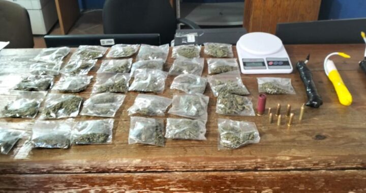 Aseguran presunta droga, marterial explosivo y cartuchos de arma de fuego. Hay un detenido