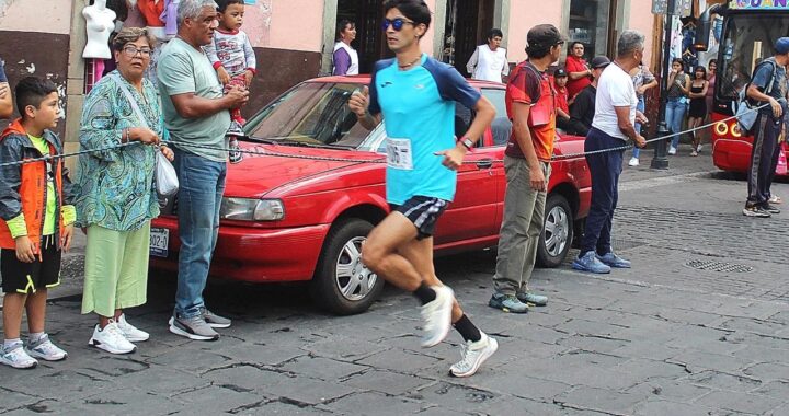 TRIUNFAN AXEL CORONA Y ARIÁN CHÍA EN LA JUSTA SAN SILVESTRE, PERO TERMINAN CON SU TRADICIÓN NOCTURNA