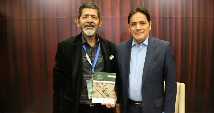 Se dan cita historia y poesía en pabellón de Guanajuato en FIL Guadalajara