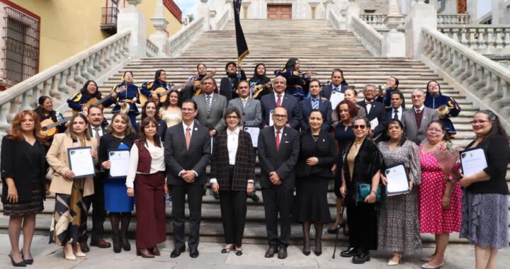 Celebra UG 30 años de egreso generación 1990-1994 de la Licenciatura en Derecho