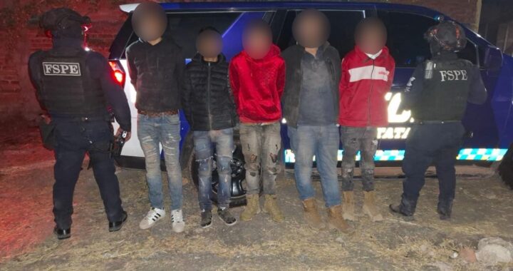Detiene FSPE a cinco personas y recuperan camioneta con reporte de robo
