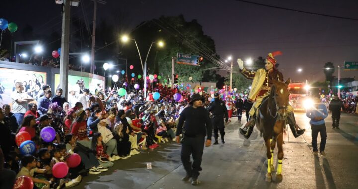 Reconocen medio siglo de la Cabalgata de Reyes en Irapuato