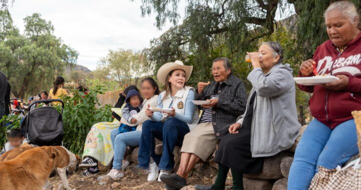Samantha Smith refrenda su compromiso con las familias de las comunidades y las mujeres