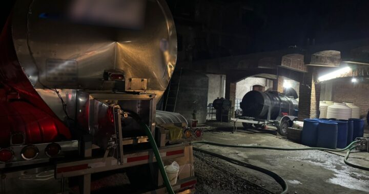 Asegura Secretaría de Seguridad y Paz almacén ilegal de leche en Irapuato; hay dos detenidos 