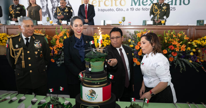 Conmemoran el día del ejército mexicano; canjean armas con el mensaje de llevar la paz