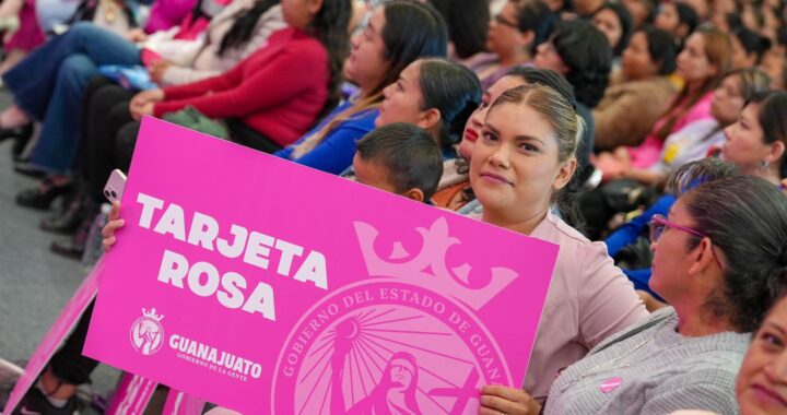 Se inscriben 38 mil mujeres a la Tarjeta Rosa en el primer día