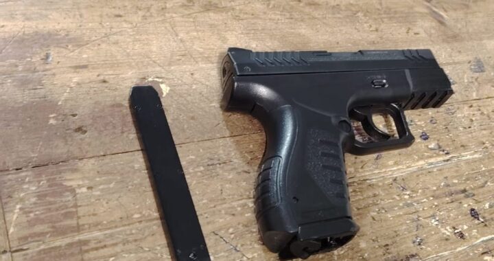 Detienen a hombre y cuatro menores con un arma de balines