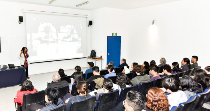 Estela Leñero Franco presenta en Campus León UG la relación entre el teatro y la antropología social