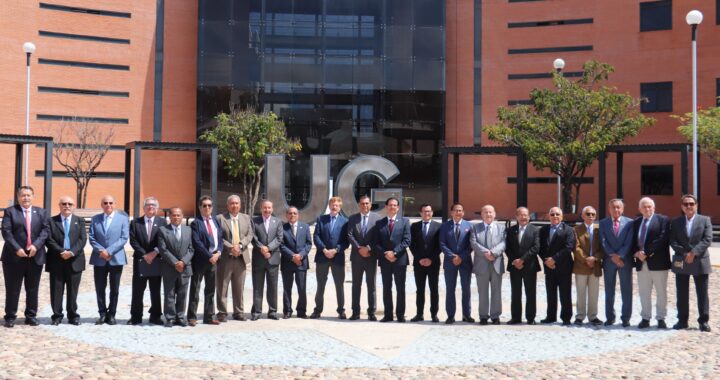 Tercera generación de la Licenciatura en Relaciones Industriales UG conmemora su 50 aniversario 