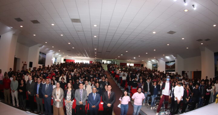 Recibe UG Campus Guanajuato a más de mil jóvenes bachilleres en muestra profesiográfica 