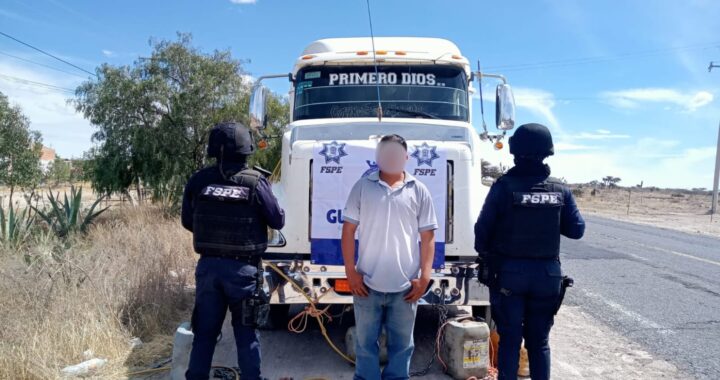 Aseguran en carretera San Felipe-Ocampo un tractocamión con reporte de robo en Querétaro