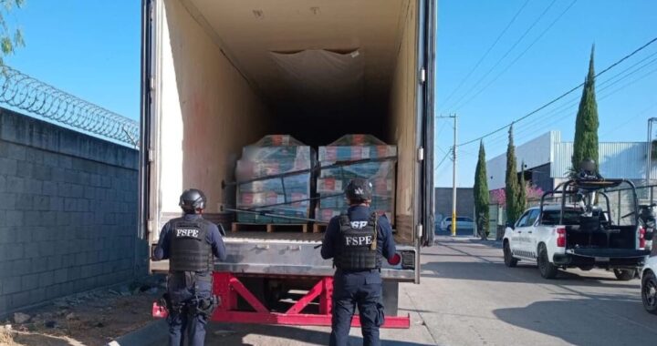 Recuperan  un tractocamión robado con 4 millones de pesos en queso