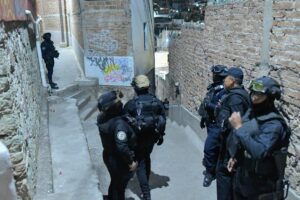 Refuerzan operativo relámpago, lo llevan a comunidades de la capital