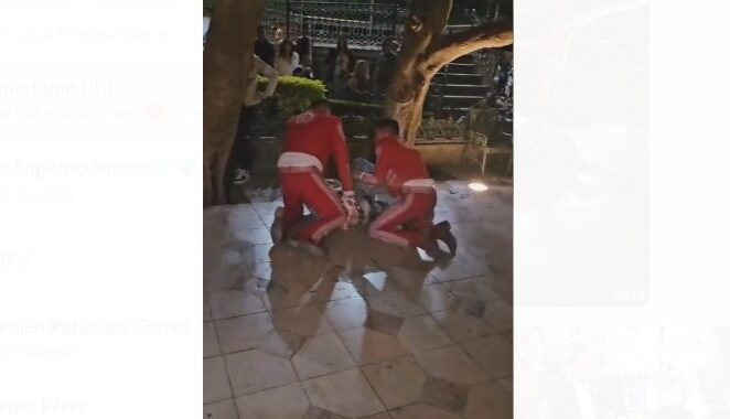 Suspenden permiso de trabajo a mariachi y grupo norteño que se pelearon en el Jardín de la Unión