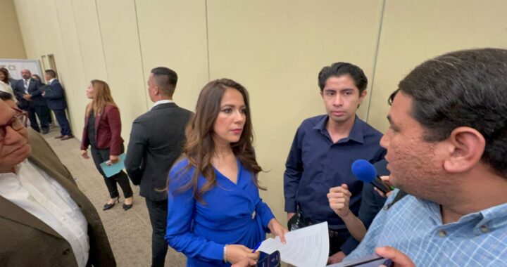 Promete Libia García presencia del Ejecutivo en reunión con la prensa