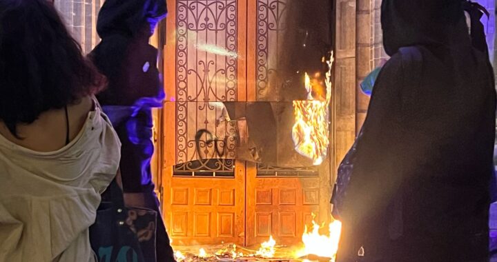 Limpian el Teatro Juárez tras marchas del 8M