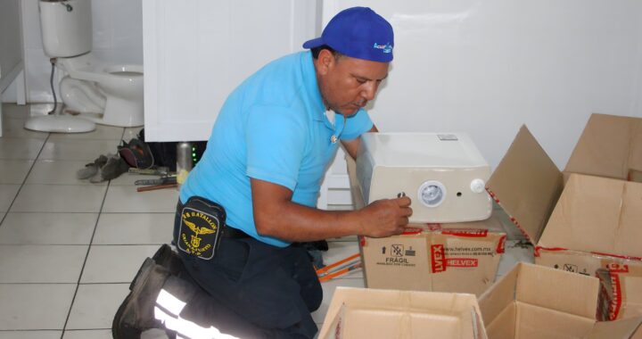 INSTALA SIMAPAG EQUIPOS AHORRADORES EN ESCUELAS DE LA CAPITAL