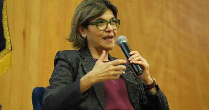 UG: Lideresas académicas reflexionan en panel sobre los DH de las mujeres en las universidades