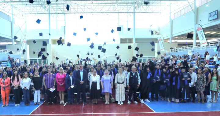 Se gradúan 185 jóvenes del programa Jóvenes con Rumbo