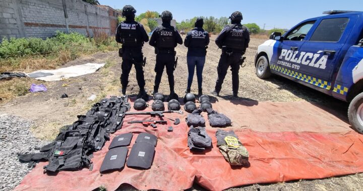 Aseguran armamento, equipo táctico y presunta droga tras cateo en Villagrán 