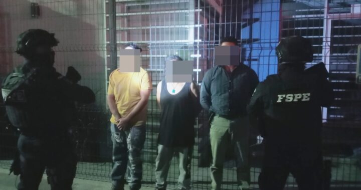 Detienen Células Mixtas a tres hombres armados y aseguran droga en Apaseo el Alto