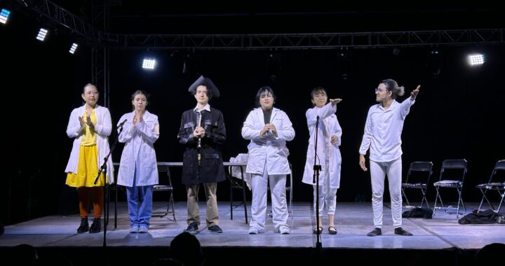 Grupo de teatro LENEAS UG se presenta en la Feria Nacional del Libro de León