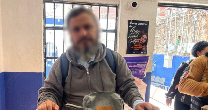 Policía de Guanajuato regresa mochila con dinero en efectivo