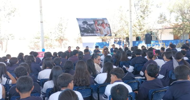 Concientizan a estudiantes sobre los peligros del consumo de drogas.