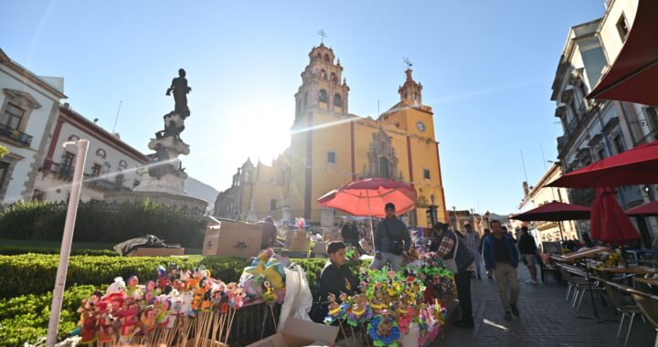 La capital se llenó de color al vivir el tradicional día de las flores