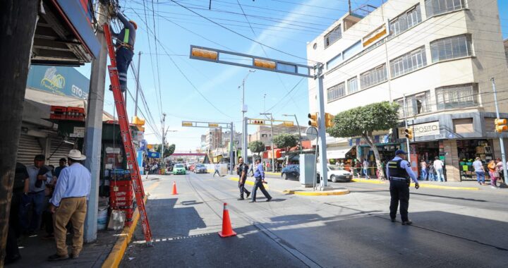 Operativo en la Miguel Alemán ordena comercio y mobiliario urbano