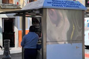 Revisan funcionamiento de casetas de información turística de la capital