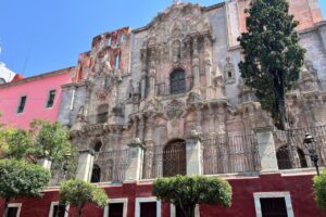 La ruta religiosa está lista, colocación de mobiliario urbano, no es necesario