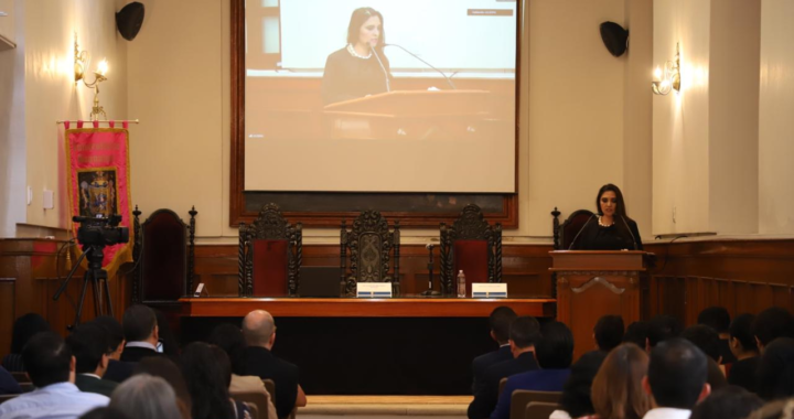 Rinde UG homenaje al legado de Claus Roxin, Doctor Honoris Causa