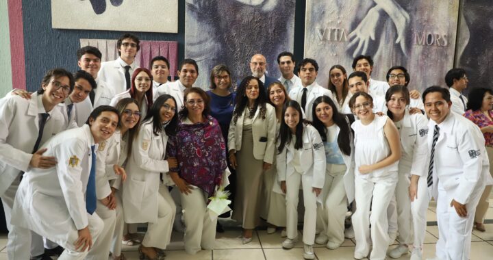 Celebran 80 años de formación médica en la Universidad de Guanajuato
