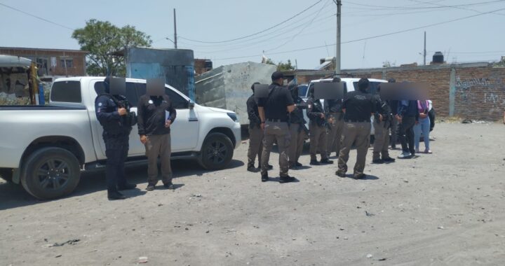 Aseguran explosivos, droga y réplica de un arma durante cateo en Salamanca, tras denuncia ciudadana