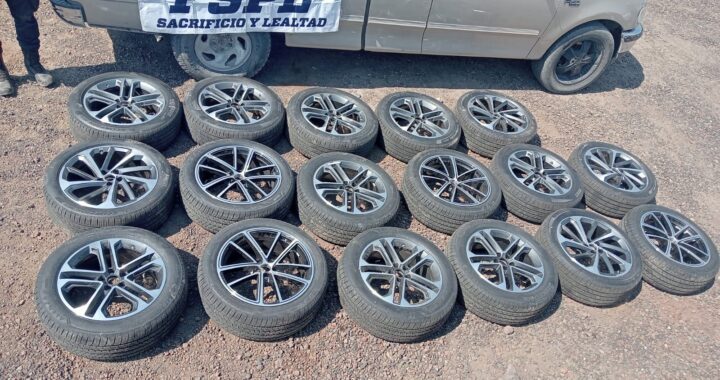 Aseguran camioneta y carga de llantas presumiblemente robadas del tren en Villagrán