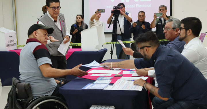 Anticipan su voto 200 personas con discapacidad; realizan simulacro de votación