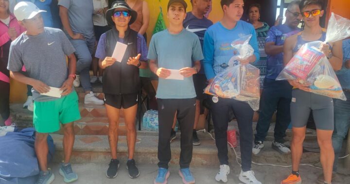EL BICAMPEÓN DEL MARATÓN CAPITAL, RUBÉN CHÁVEZ, INAUGURA TRIUNFAL AL PRIMER CARRERA DE LA VENADA