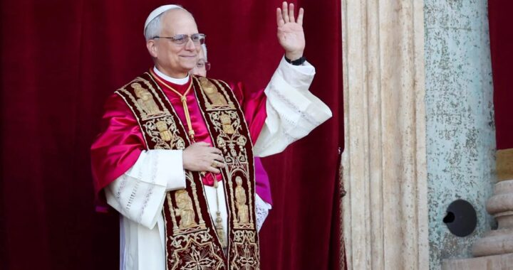 Celebran llegada de León XIV como el nuevo Papa