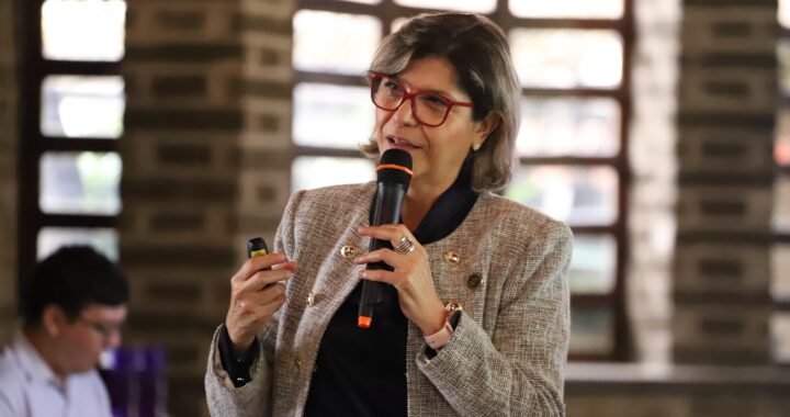 Rectora General UG reflexiona sobre el uso ético de la IA en charla con el sector empresarial